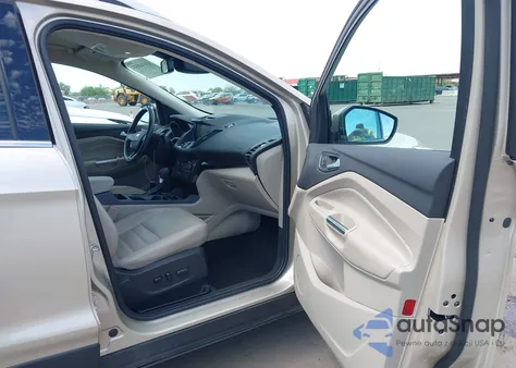 2017 Ford Escape Titanium z USA, uszkodzony, nr VIN 1FMCU0JD7HUD84006